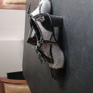 I love comfort black and Grey shoe